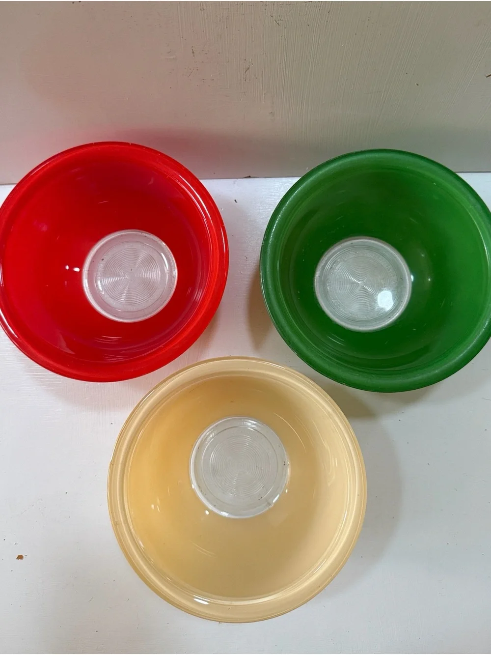 PYREX 3 Total 7” Diameter 3” High Red, Green & Cream Mixing Bowls Set